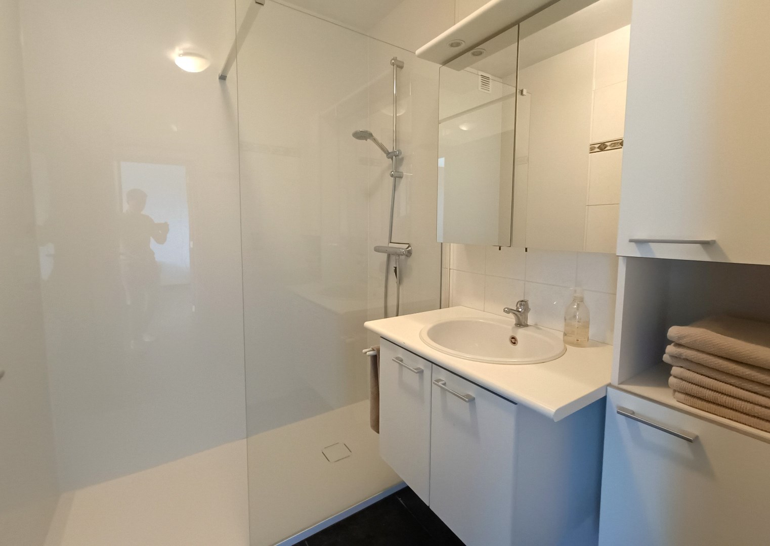 APPARTEMENT MET TERRAS EN AUTOSTAANPLAATS 