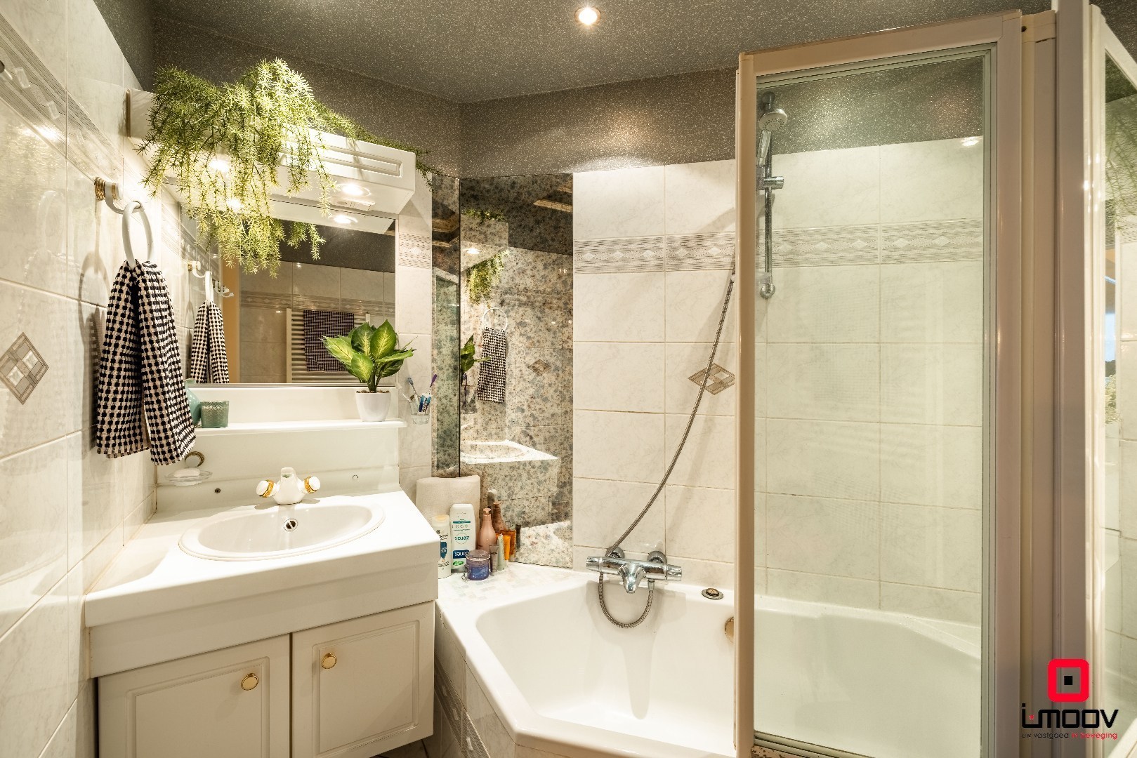 Exclusieve villa met infinity pool en resortgevoel op topligging in Mariakerke 