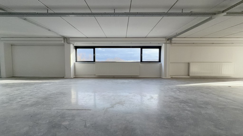 Recente kantoren te huur op zichtlocatie aan E17 in Kruibeke