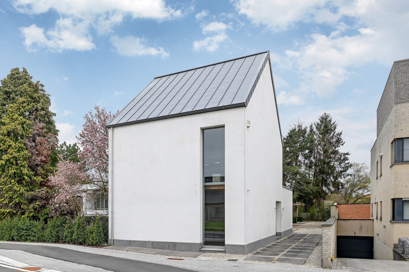 GOED GELEGEN KANTOORGEBOUW TE HERK-DE-STAD met DIVERSE DOELEINDEN 