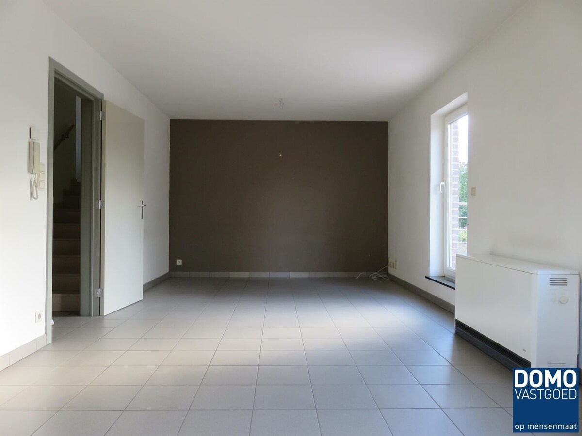 Ruim duplexappartement met 2 slaapkamers op een centrale ligging in Diepenbeek. 