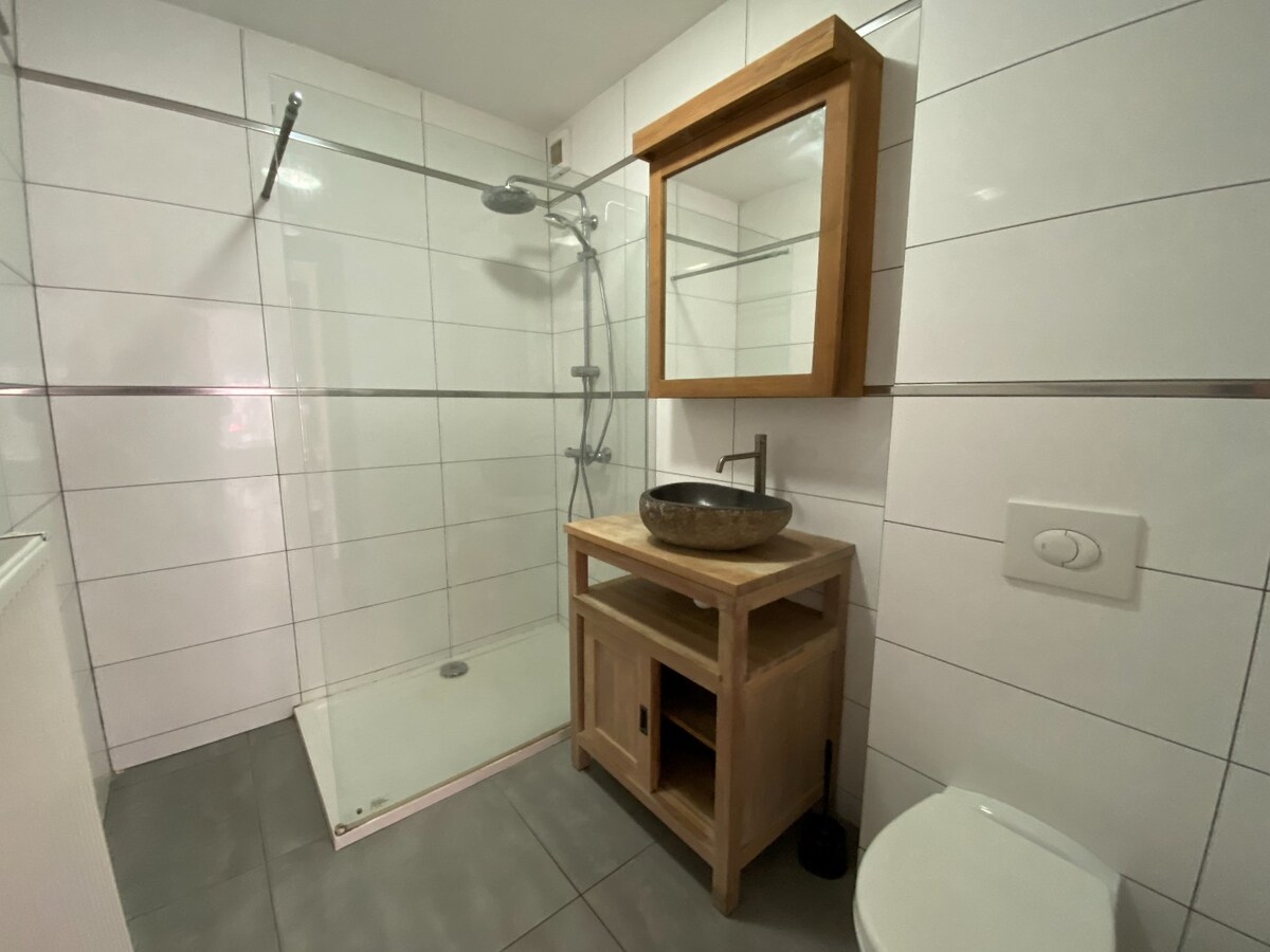 Alleenstaande woning op ruim perceel van 1035 m² 