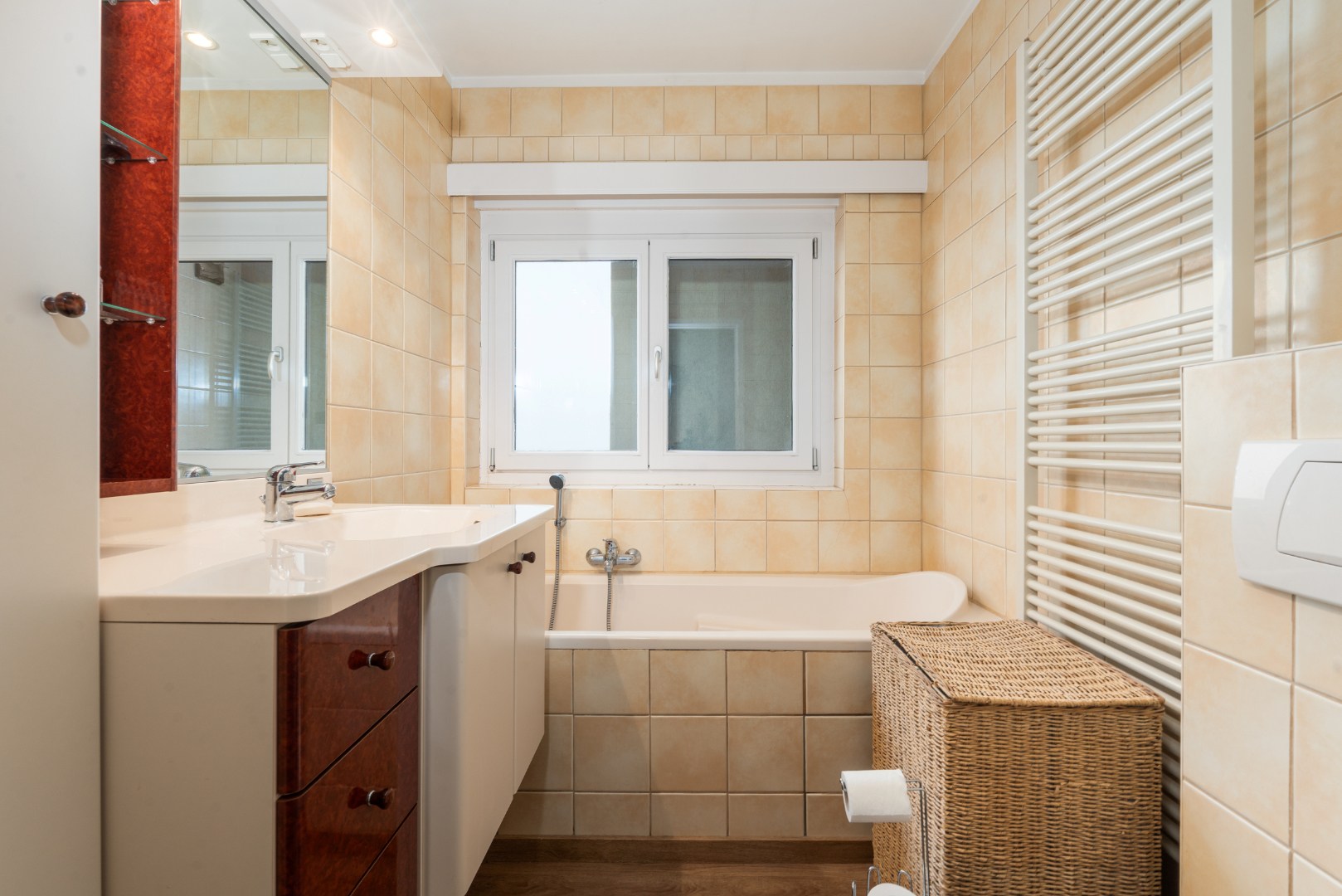 APP. 4 CHAMBRES DANS LE CENTRE AVEC VUE PANORAMIQUE SUR LA MER ET LA VILLE 