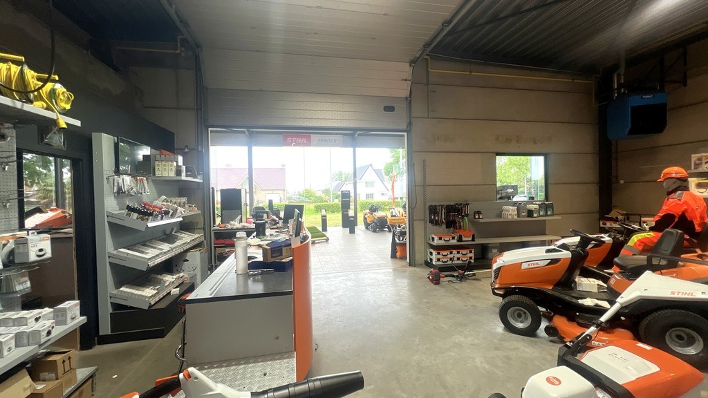 Industrieel bedrijfspand te huur langs N70 in Lochristi