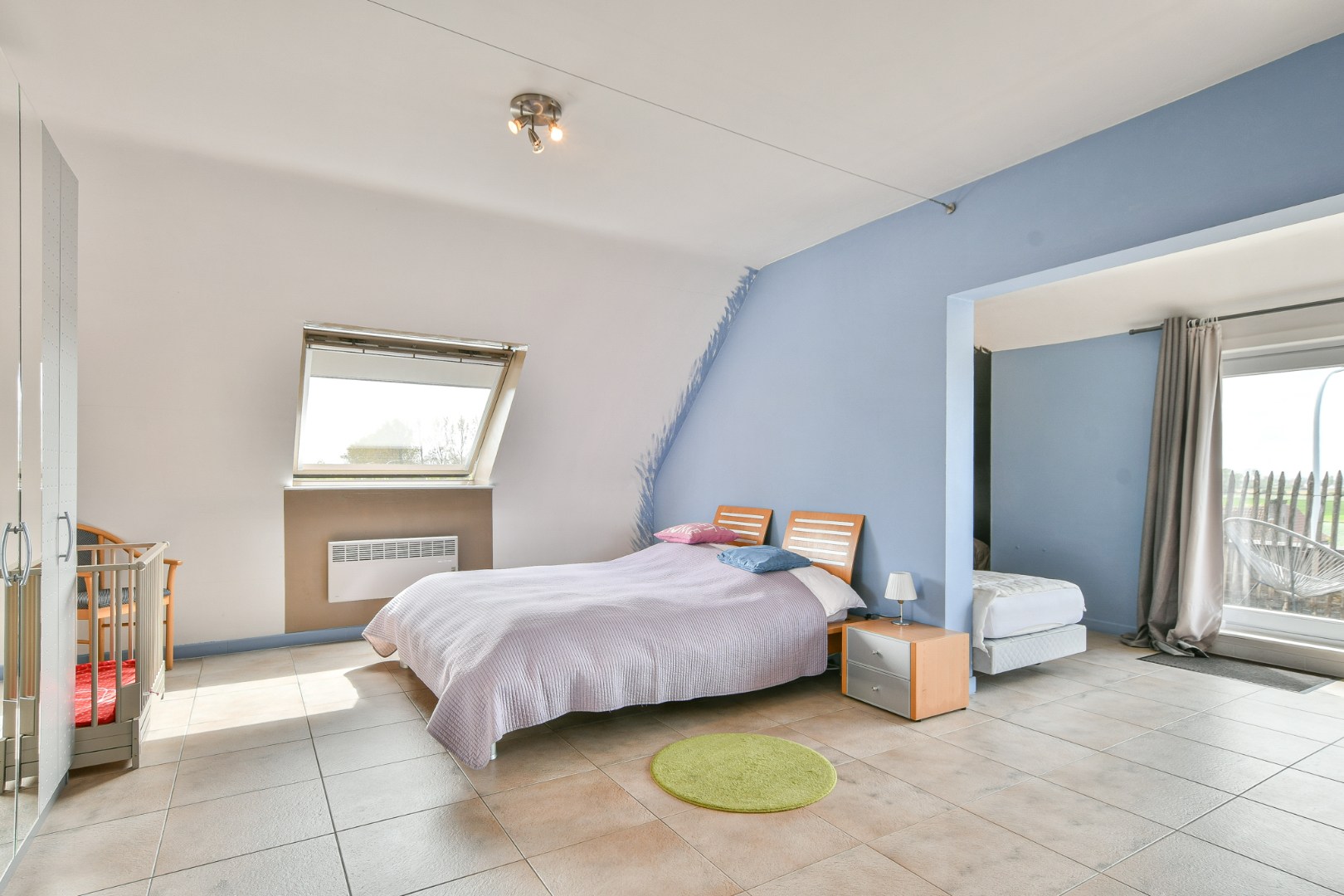 Unieke investeringskans: karaktervol hotel met 18 kamers &amp; woonmogelijkheden te koop! 