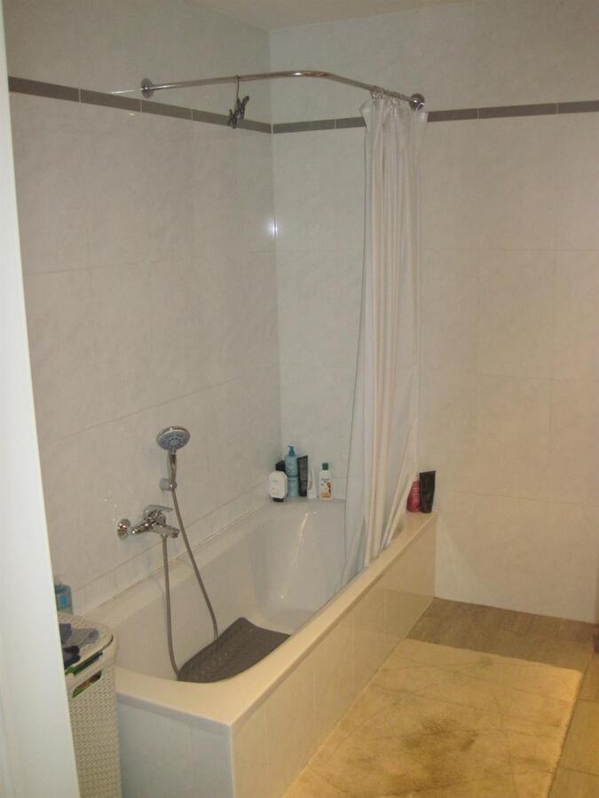 Gelijkvloers appartement. Aangenaam wonen ! 