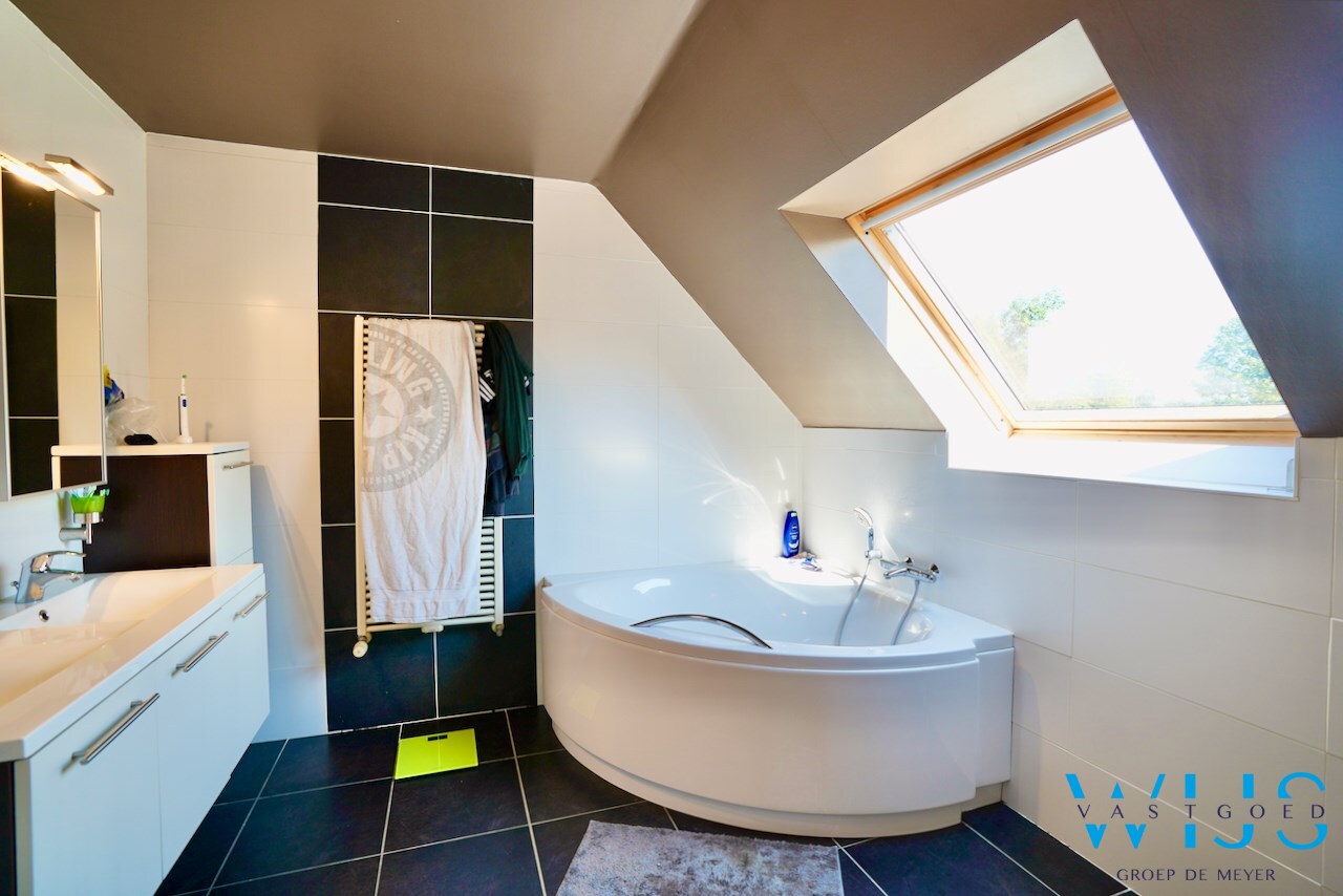 Stijlvolle alleenstaande woning met kapsalon te Kluizen 