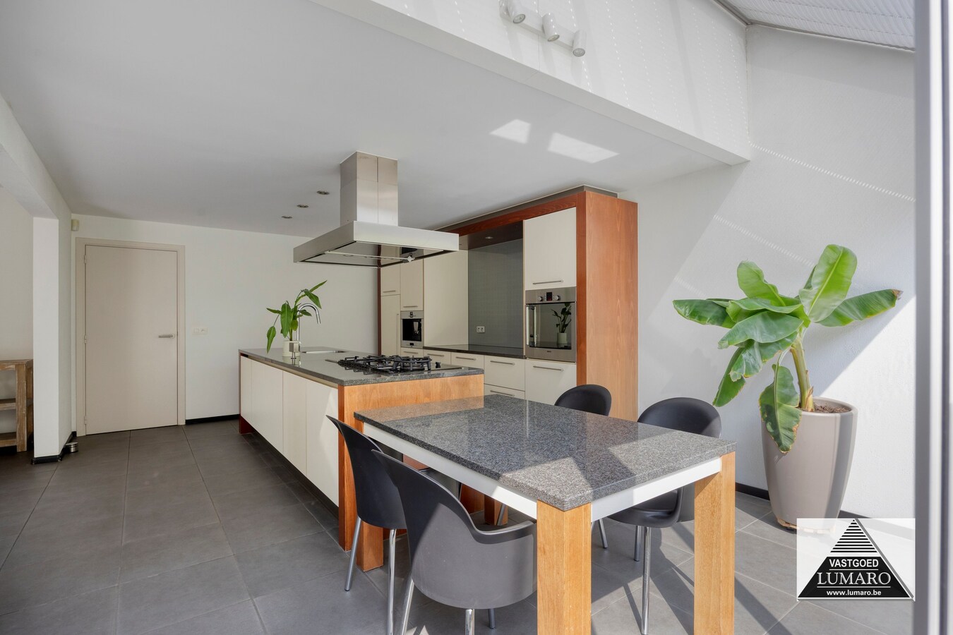 Vrijstaand landhuis op 2.942m². Instapklaar. Energielabel B. 