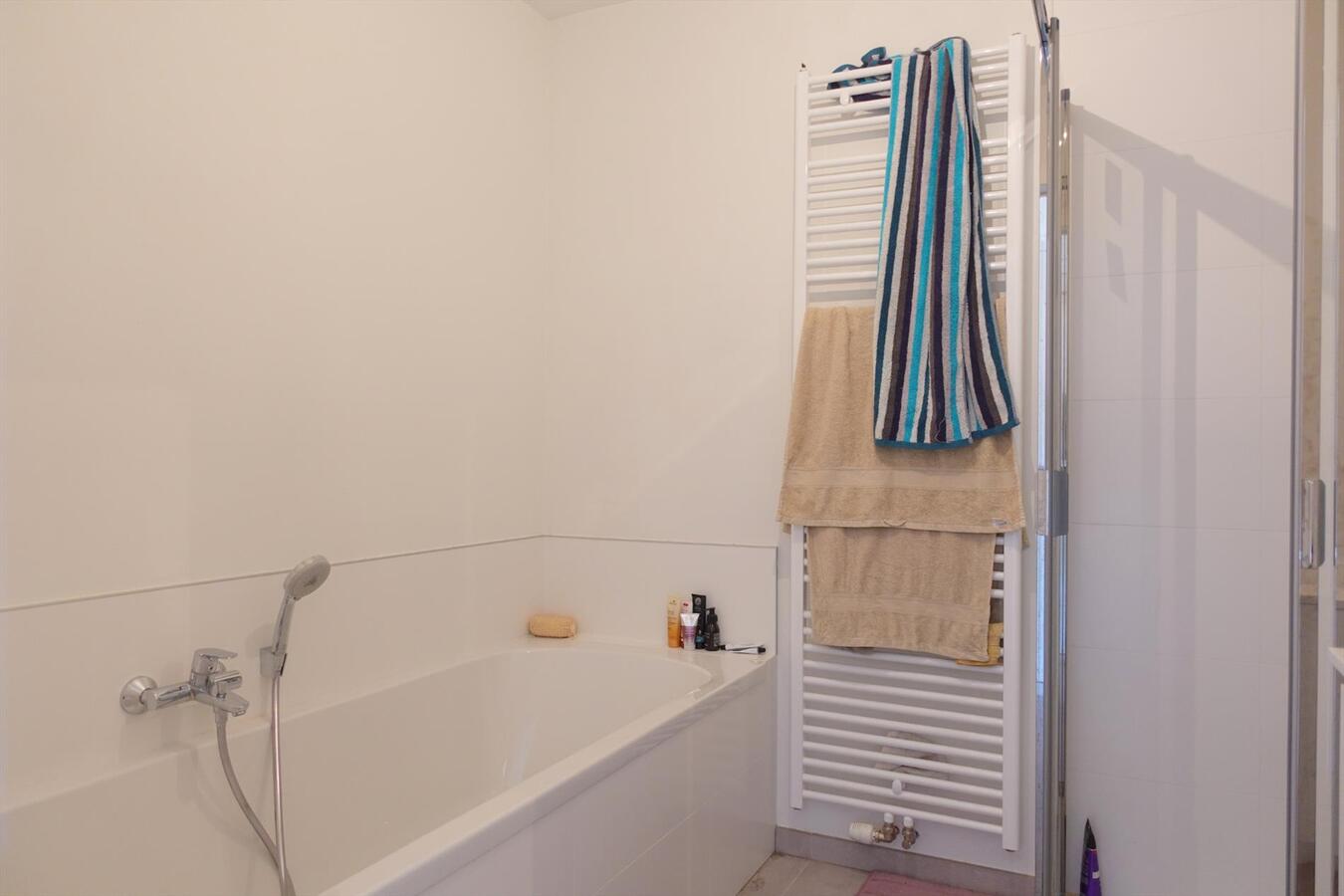 Prachtig nieuwbouwappartement met garage 