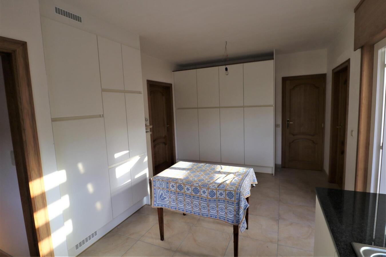 Recente woning met 5 slaapkamers op 698m²  te Alveringem 