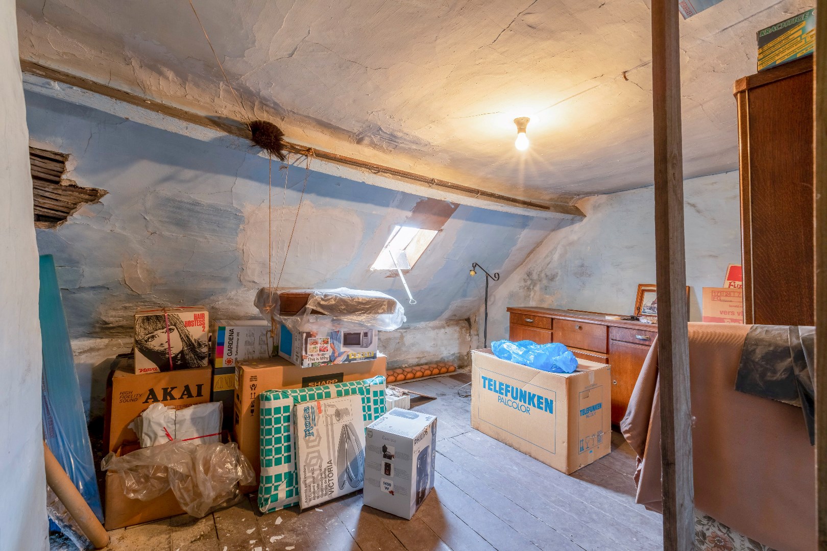 Te renoveren woning met tuin te Gent. 