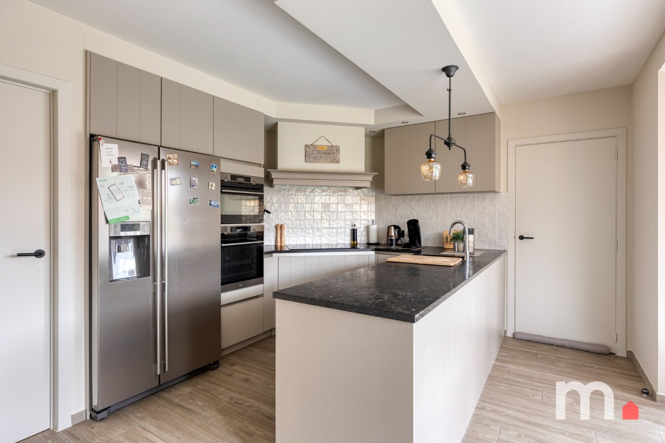 Unieke Villa te Roeselare in een doodlopende straat op 578m² met zonnepanelen en EPC B  ! 