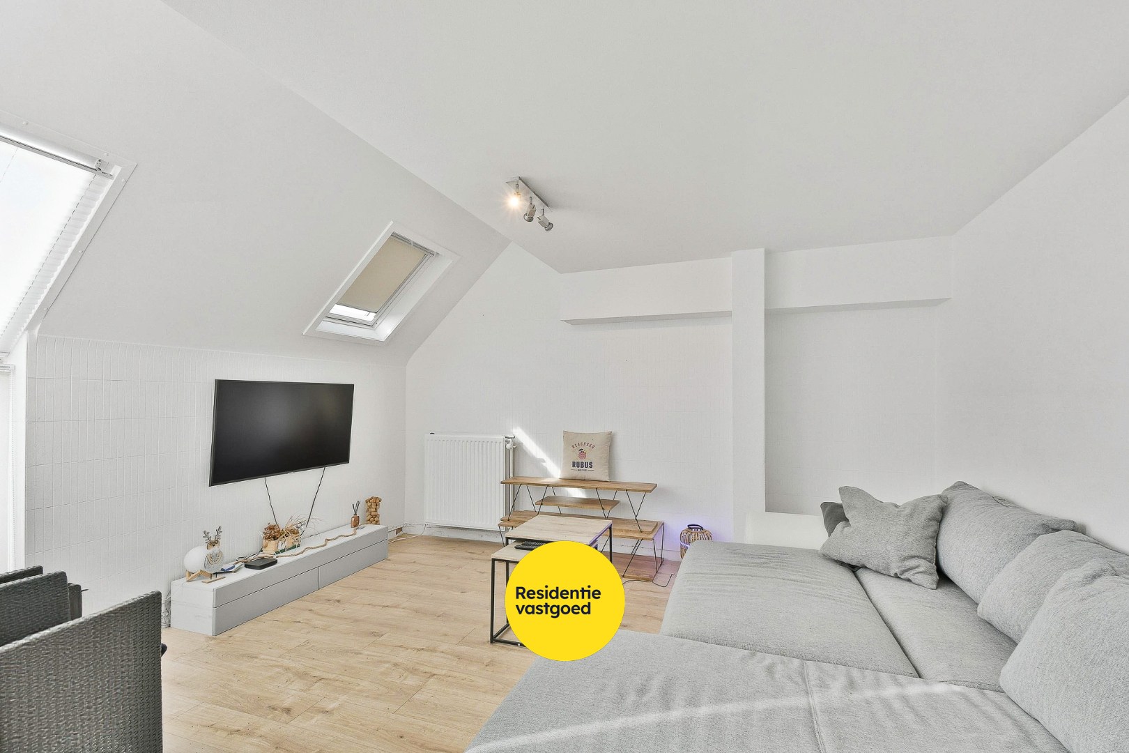 Duplex-appartement met twee ruime slaapkamers en een ruim en intiem terras 