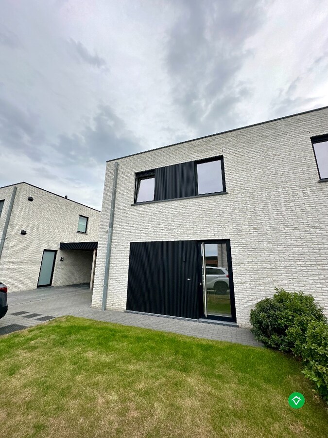 Instapklare halfopen nieuwbouwwoning te huur in Eernegem 