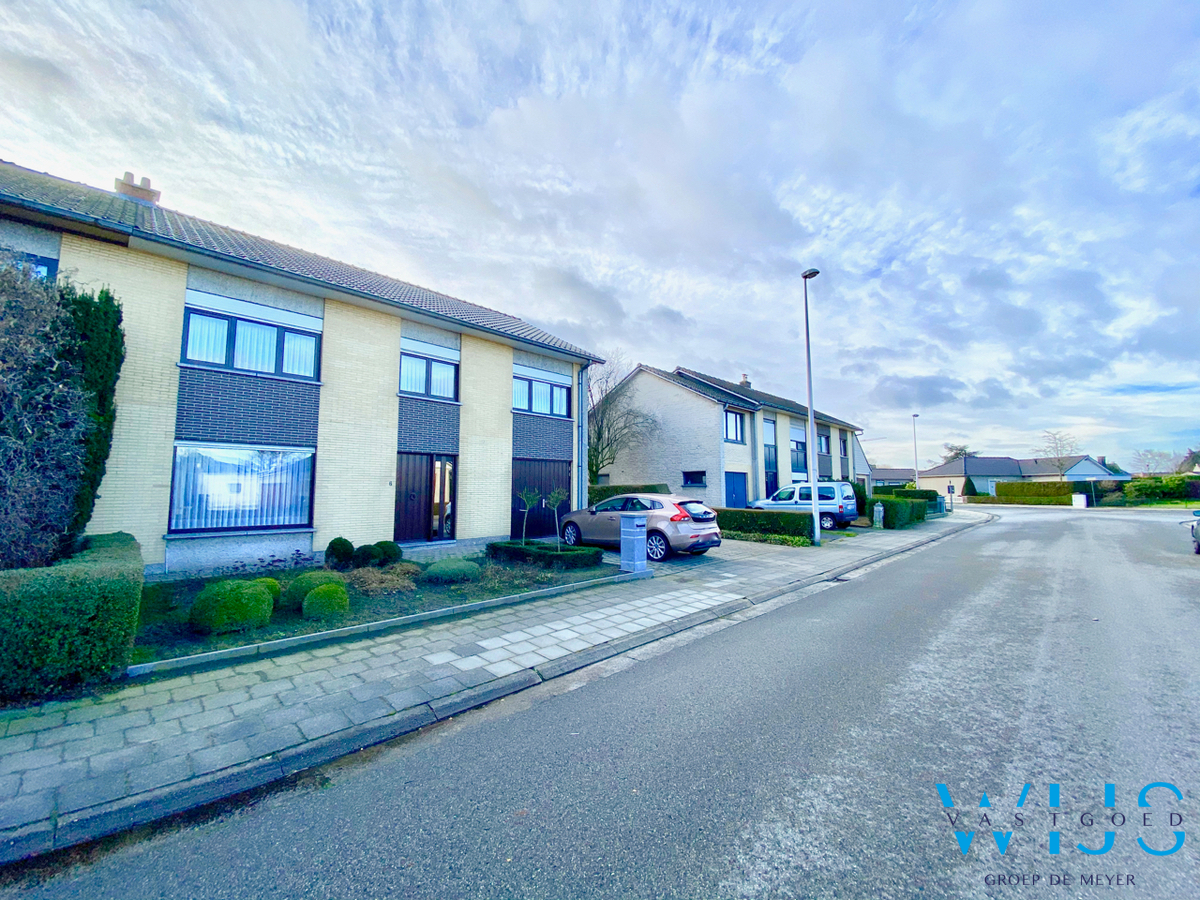 Ruime gezinswoning met 5 slaapkamers &amp; ZUIDgerichte tuin te Zelzate! 