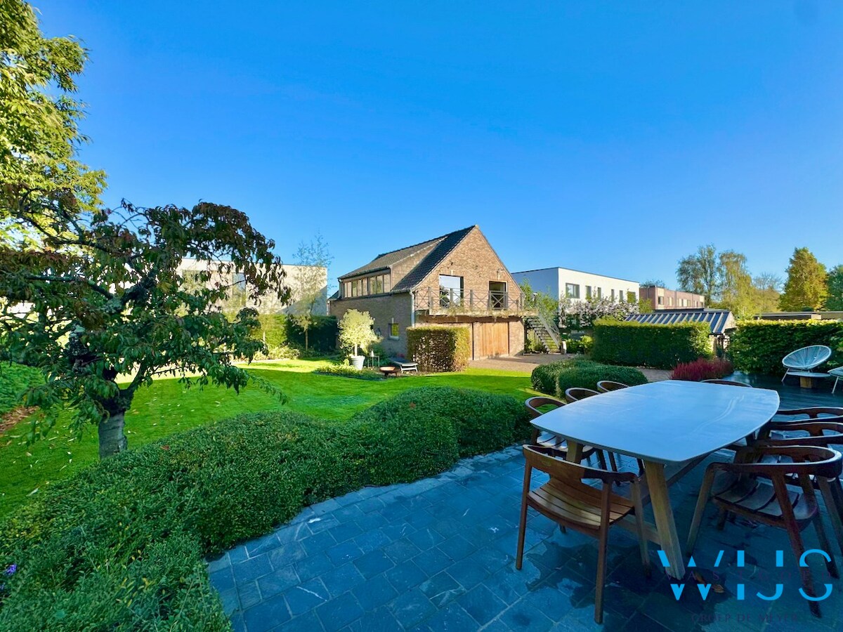 Prachtig ruim woonhuis met volwaardig bijgebouw ! 