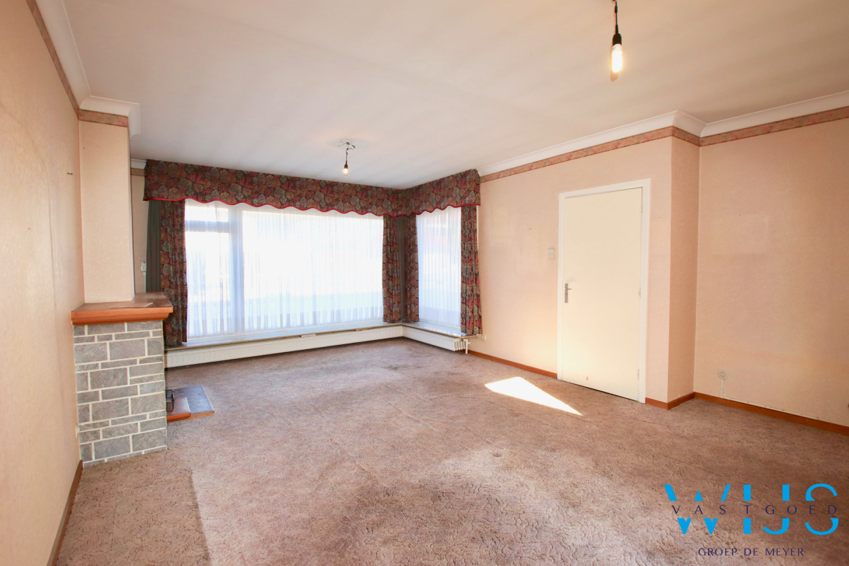 Te renoveren gezinswoning op een zonnig perceel van 1184m² te Wachtebeke ! 