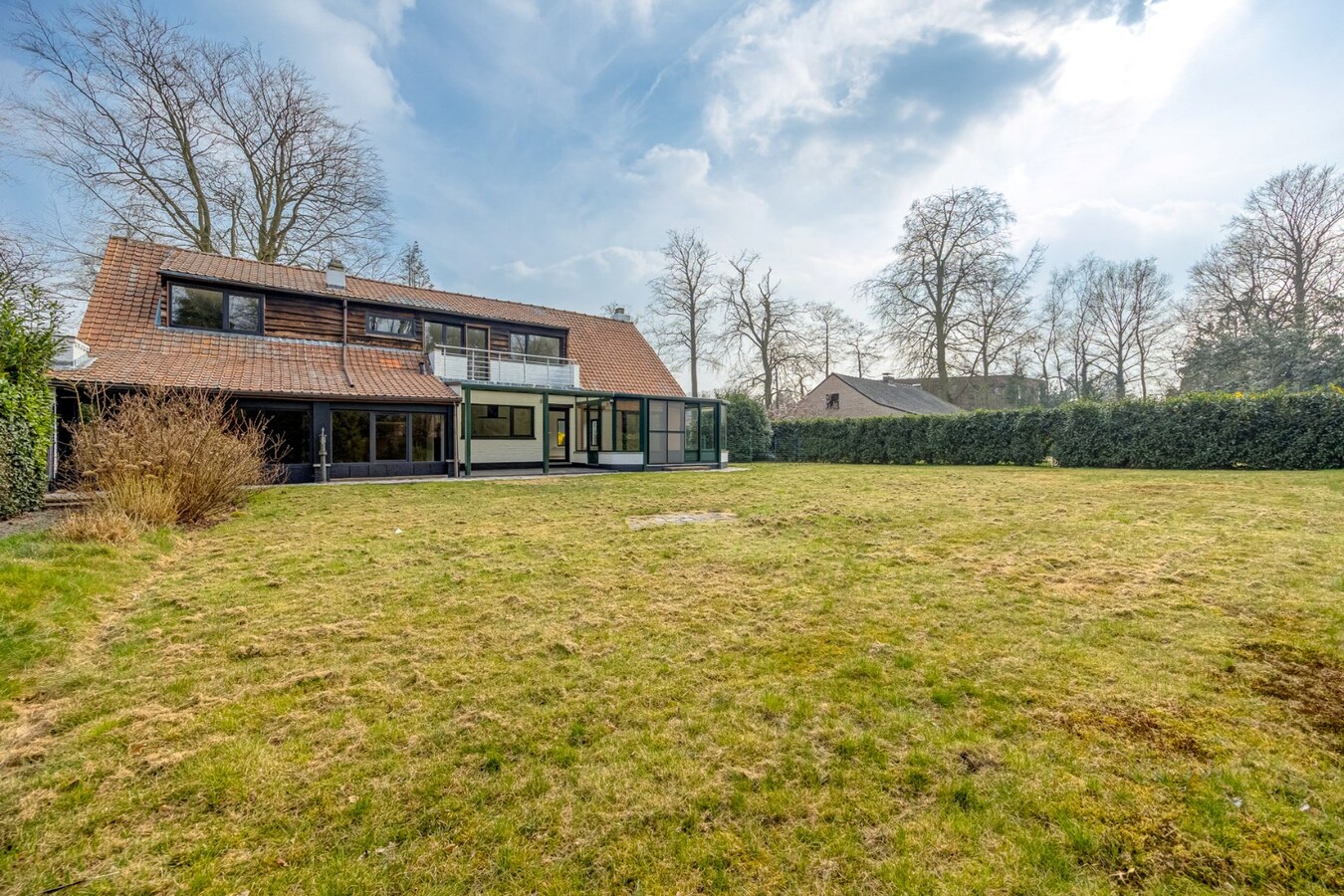 Landelijke, gerenoveerde woning met 4 slaapkamers op perceel van 2.322 m² 