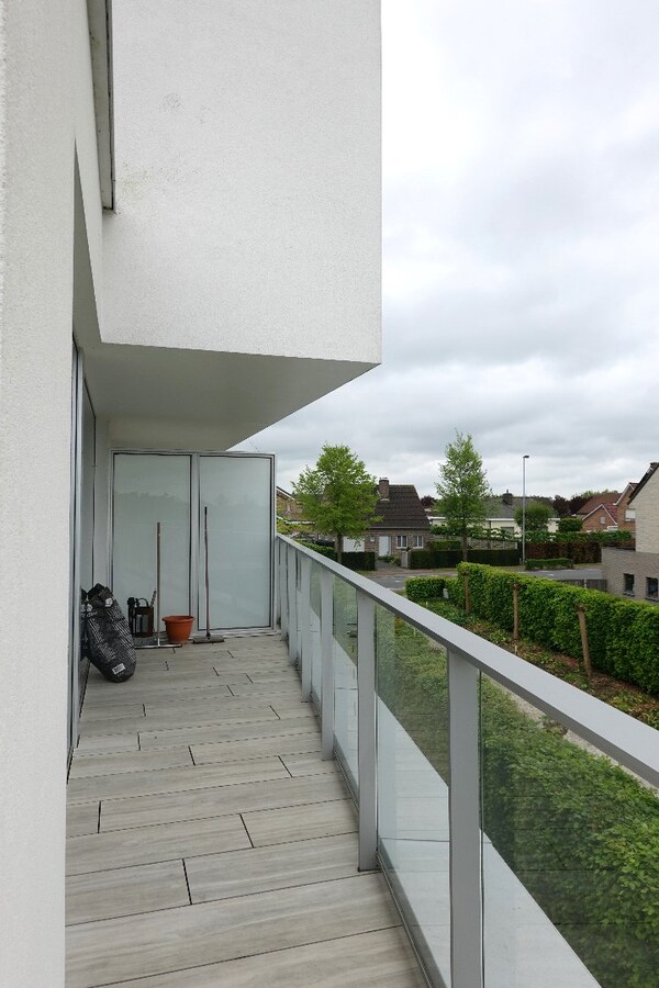 Kwalitatief nieuwbouwappartement met enorm terras en garagebox 