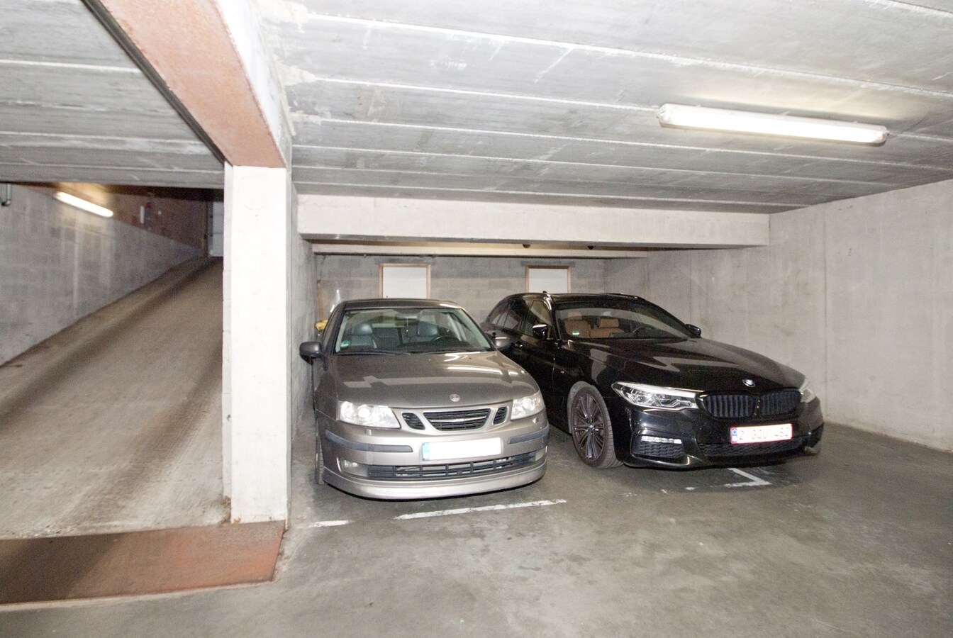 Gelijkvloersappartement met ruim terras - 2 slpks - parking 