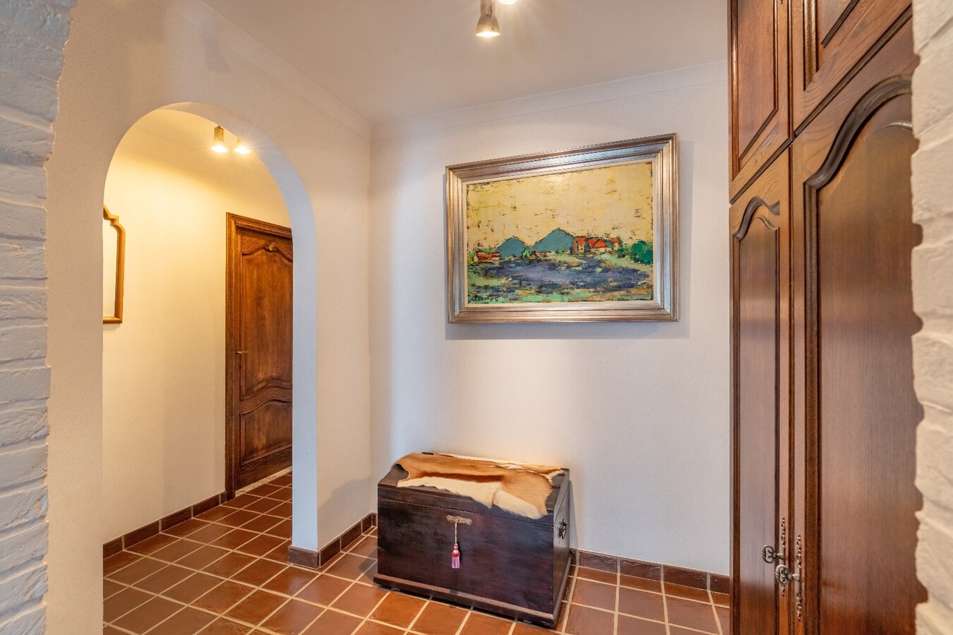 Ruime woning met garage, tuin en 3 slaapkamers op een zeer rustige locatie. 