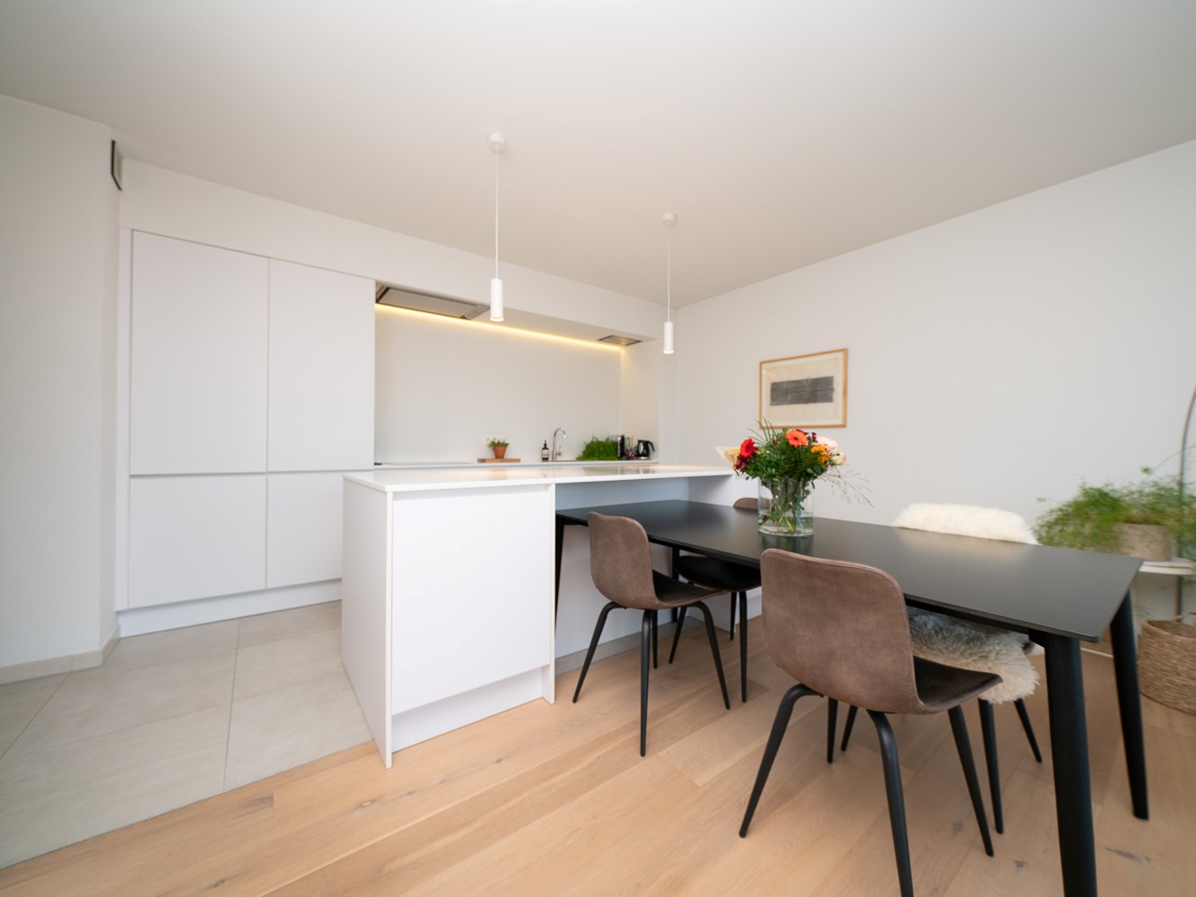 Recent 2-kamer appartement met terras, parking en kelder 