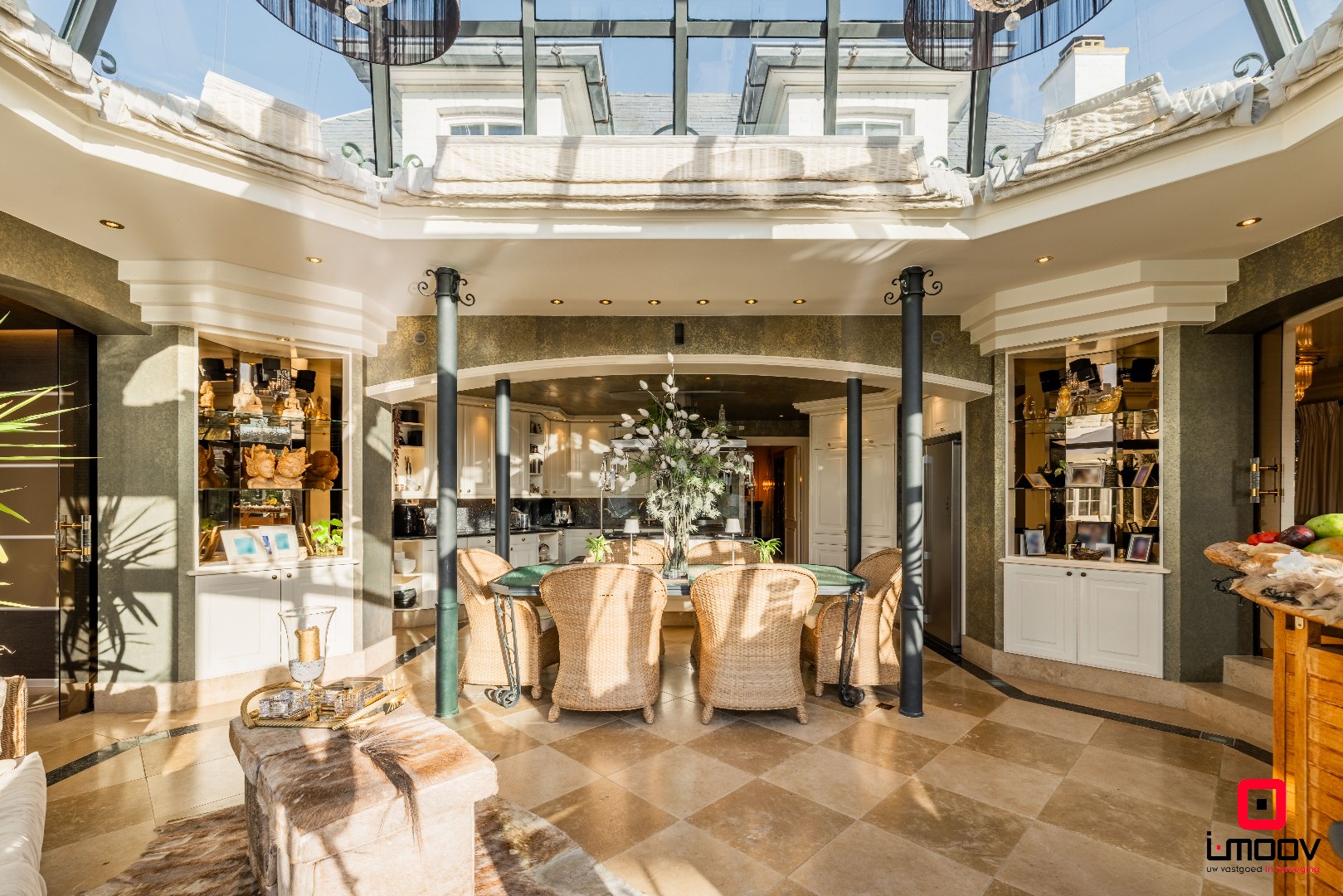 Exclusieve villa met infinity pool en resortgevoel op topligging in Mariakerke 