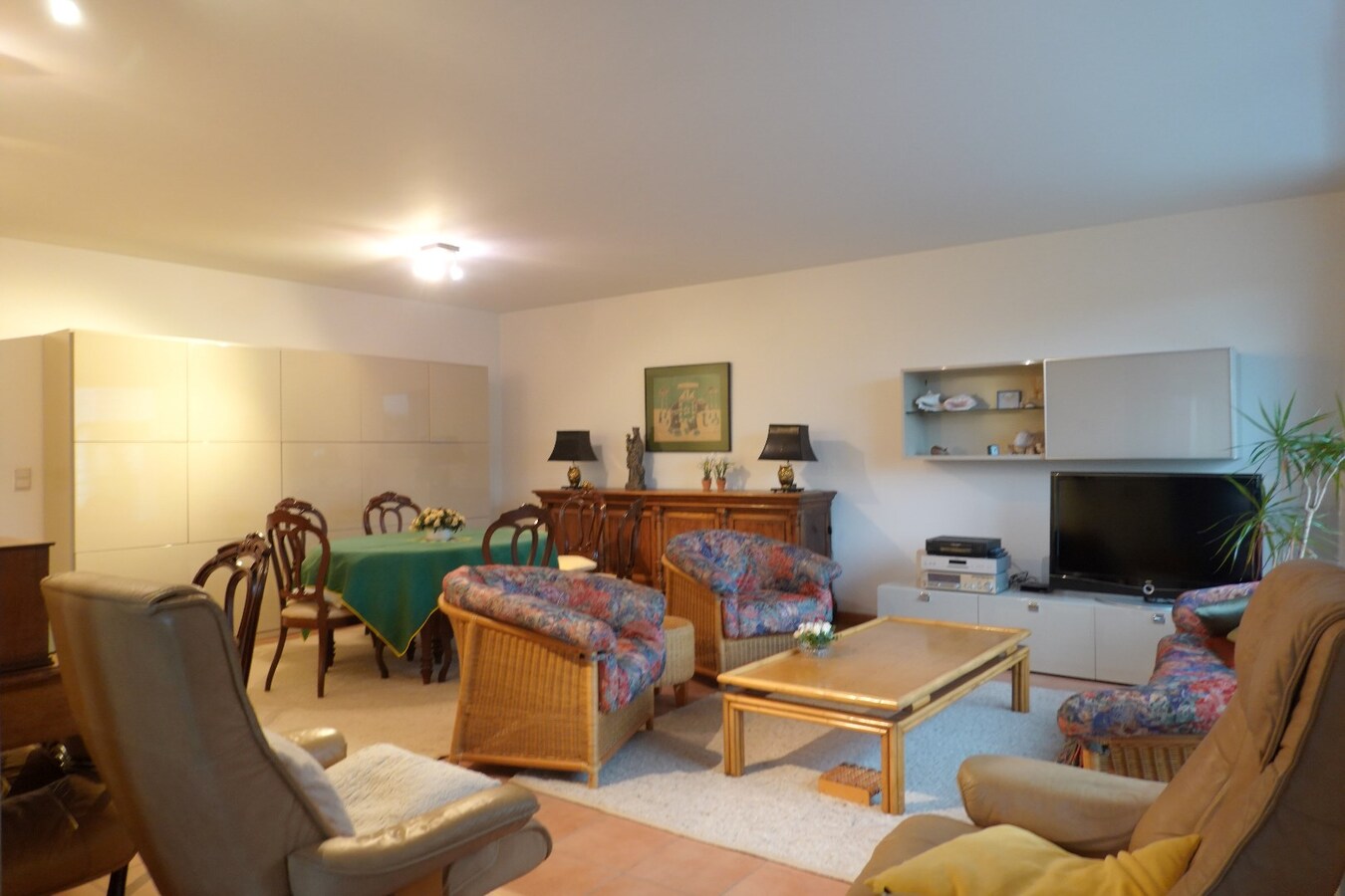 Lichtrijk en ruim appartement met garage (EPC: B) 