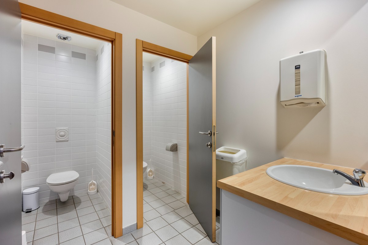 Kantoor te koop in het industriepark te Haasrode/Heverlee met 14 parkings - opp. 626 m² - verkoop van aandelen 