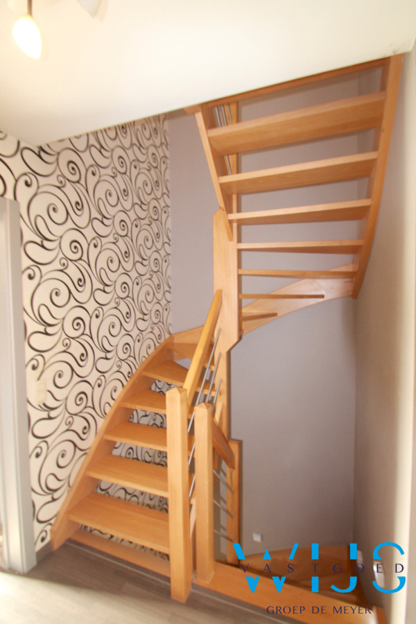 Zeer ruim &amp; recent woonhuis hartje ERTVELDE ! 