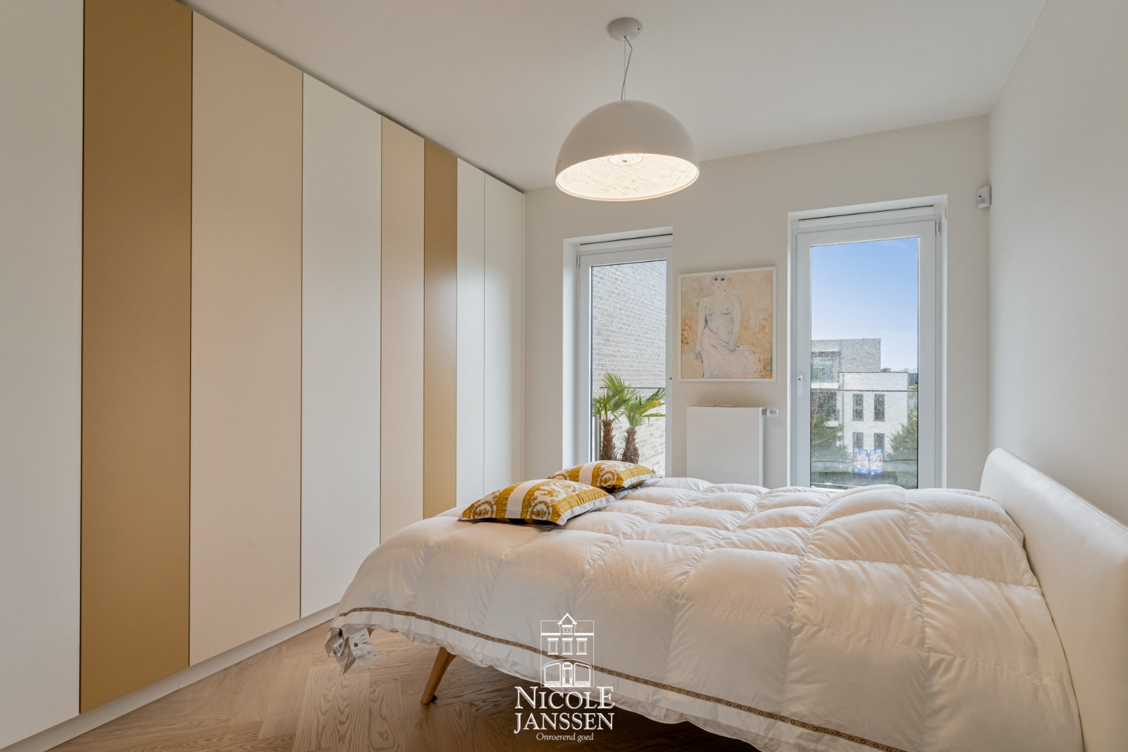 Tweede slaapkamer met ingebouwde kastenwand 