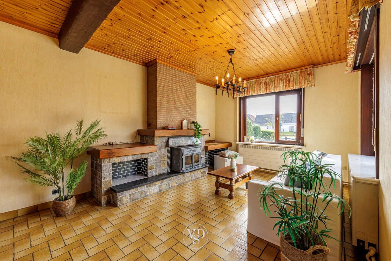 Landelijke woning - te renoveren. 