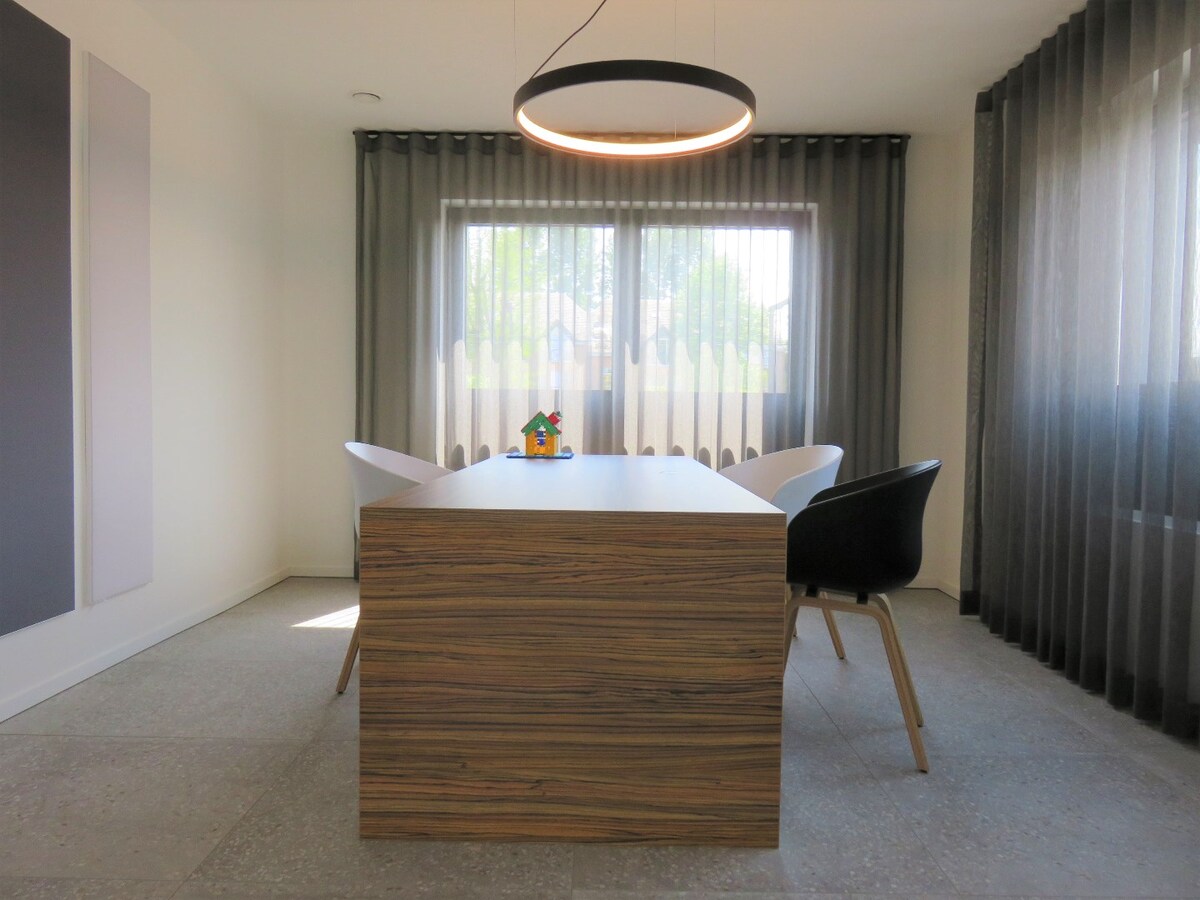 "Modern commercieel kantoor in Hasselt | Volledig gerenoveerd in 2018. 