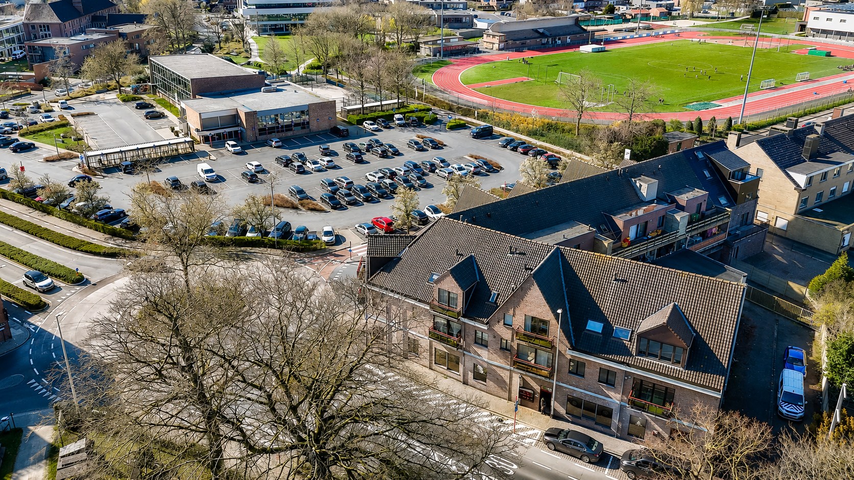 Te koop: Ruim handelspand met uitstekende visibiliteit in het centrum van Torhout 