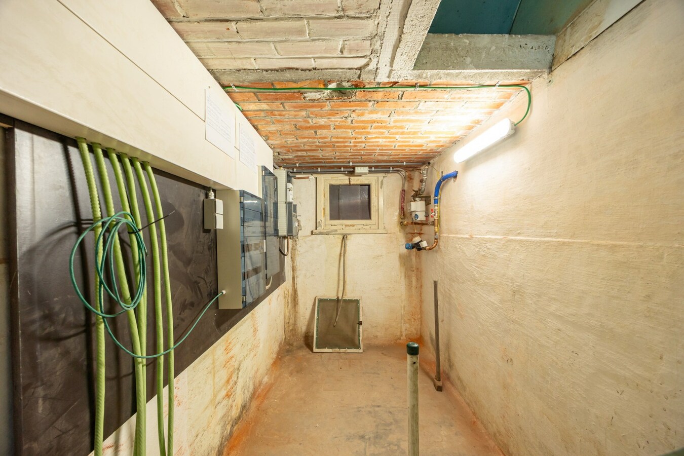 Vernieuwbouwwoning met ruim nieuwbouwmagazijn van 155 m² 