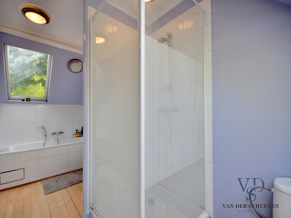 Idyllische woning met schuur. Uitzonderlijk gelegen. 