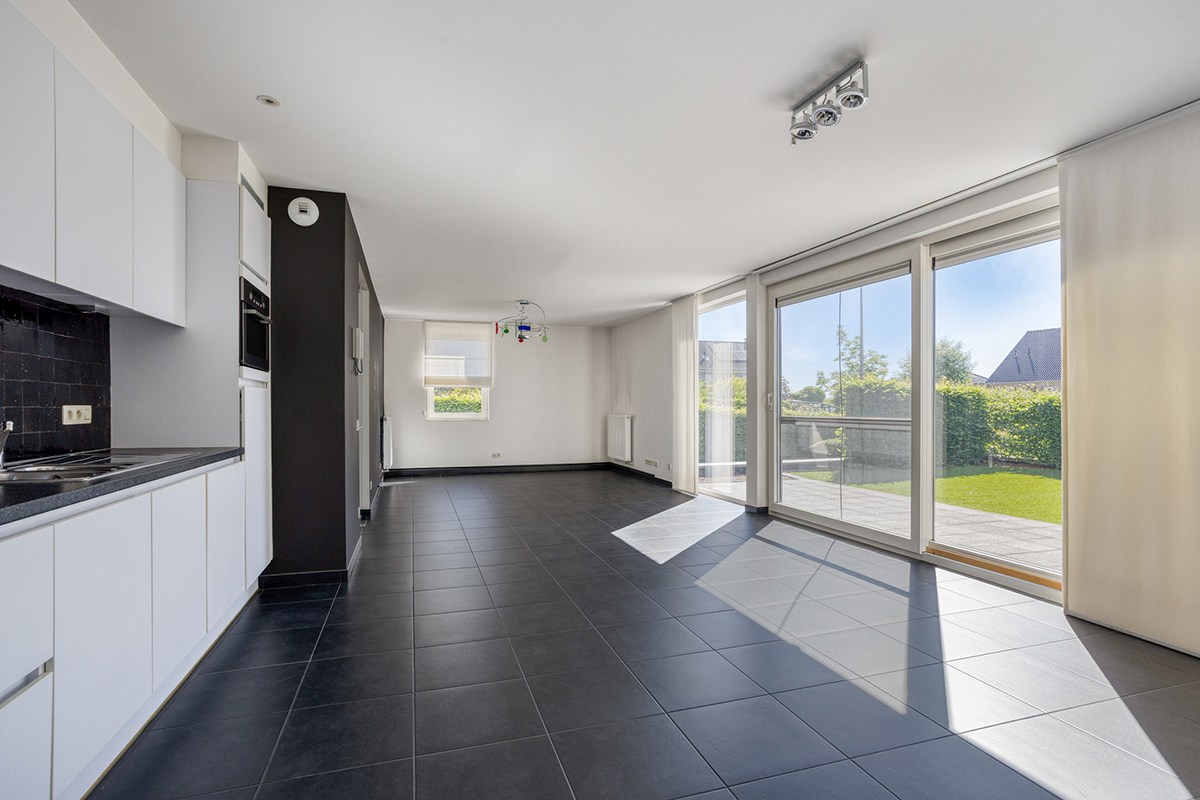 Instapklaar gelijkvloers appartement met groot terras, tuin en garagebox in Kumtich - EPC 104 KWH/m² 