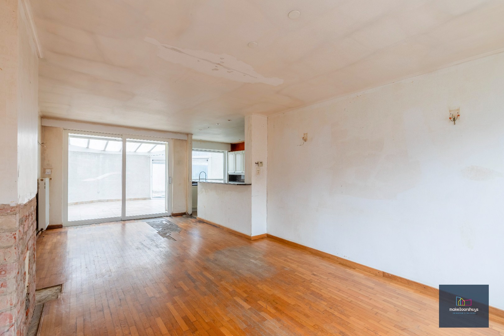 Te renoveren HOB met garage in Mariakerke 