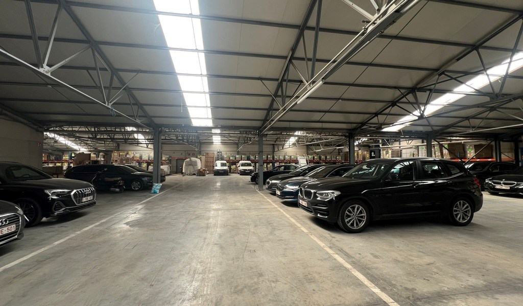 Recent bedrijfsgebouw met prachtige kantoren te huur in Lokeren