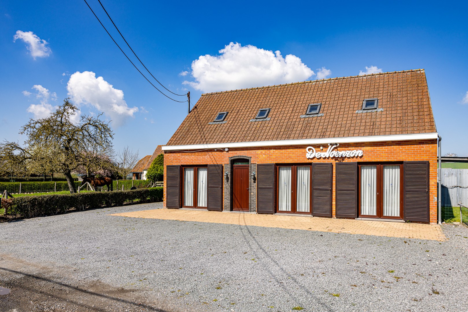 Woning met handelspand landelijk gelegen te Ursel 