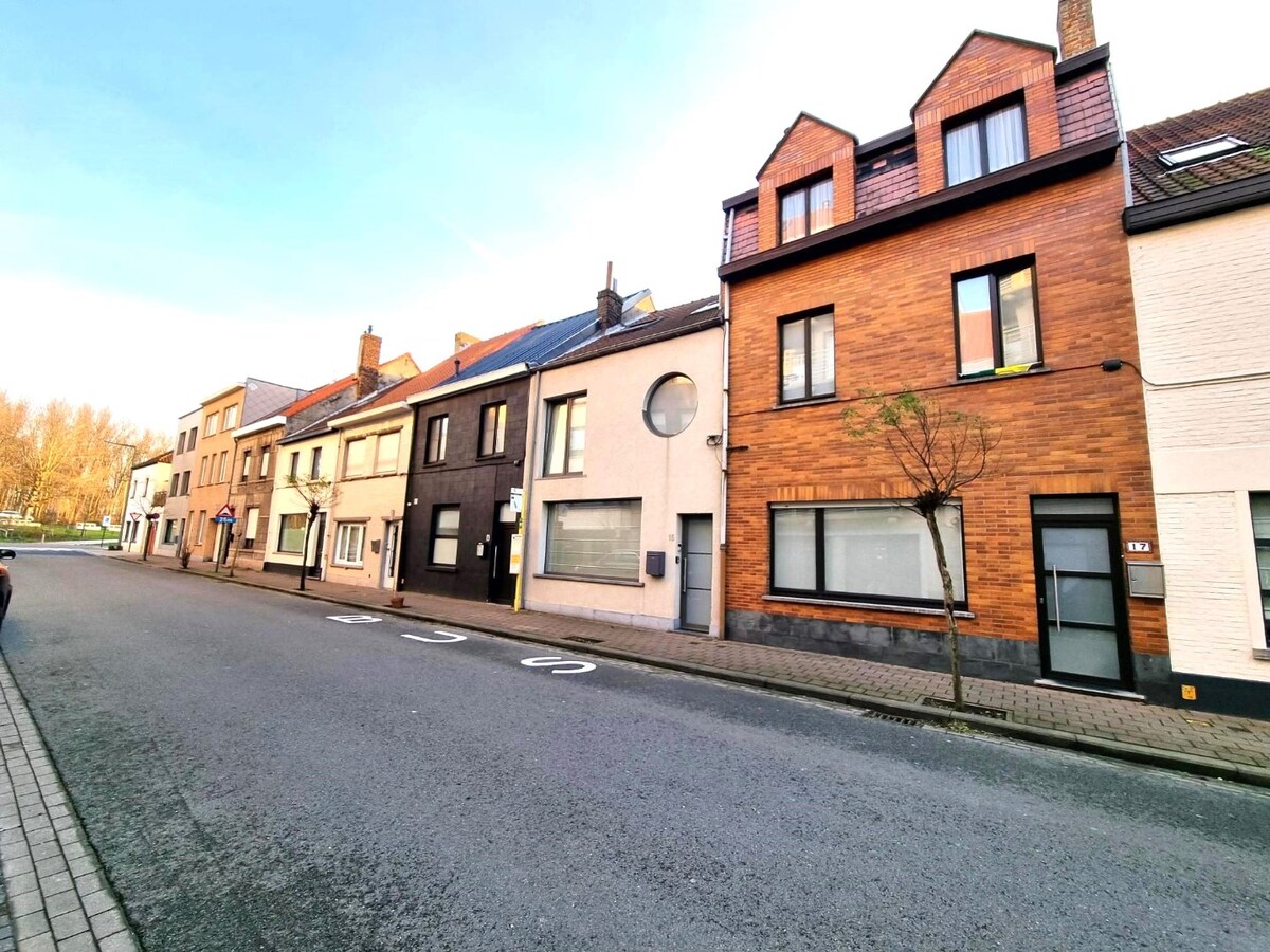 Centraal gelegen, zeer ruime gezinswoning te Heist 