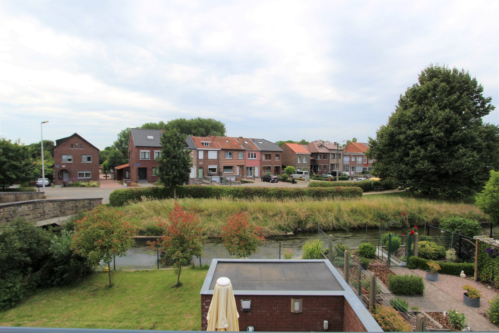 MODERN APPARTEMENT MET MOOI EN RUSTIG TERRAS 