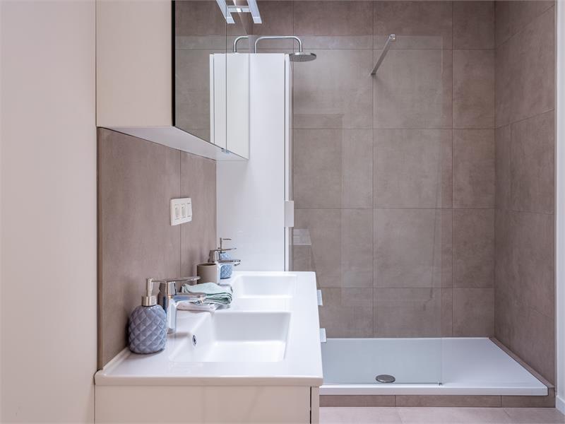 Volledig gerenoveerd appartement met 3 slaapkamers 