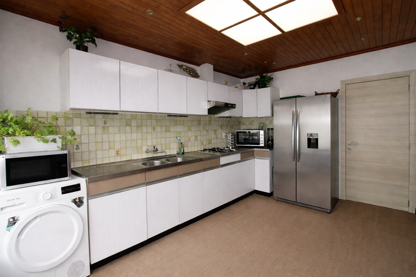 Centraal gelegen woning met drie slaapkamers, tuin én inpandige garage te koop in Sint-Niklaas! 