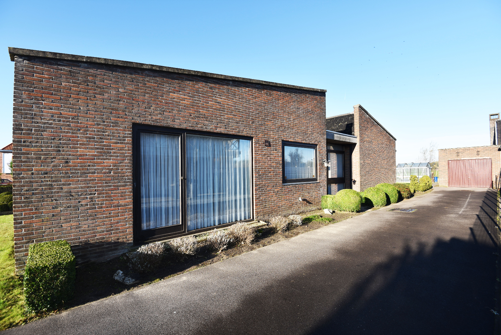 Te renoveren HoB met 3 slpks, tuin met zicht op weilanden te Adegem 