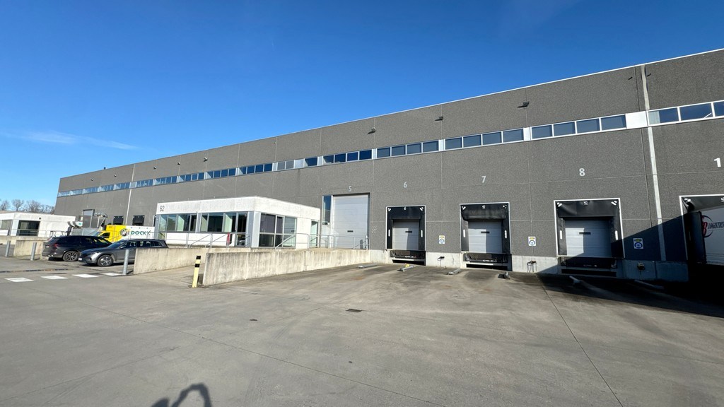 Magazijnen met kantoor te huur in Industriepark-Noord in Sint-Niklaas
