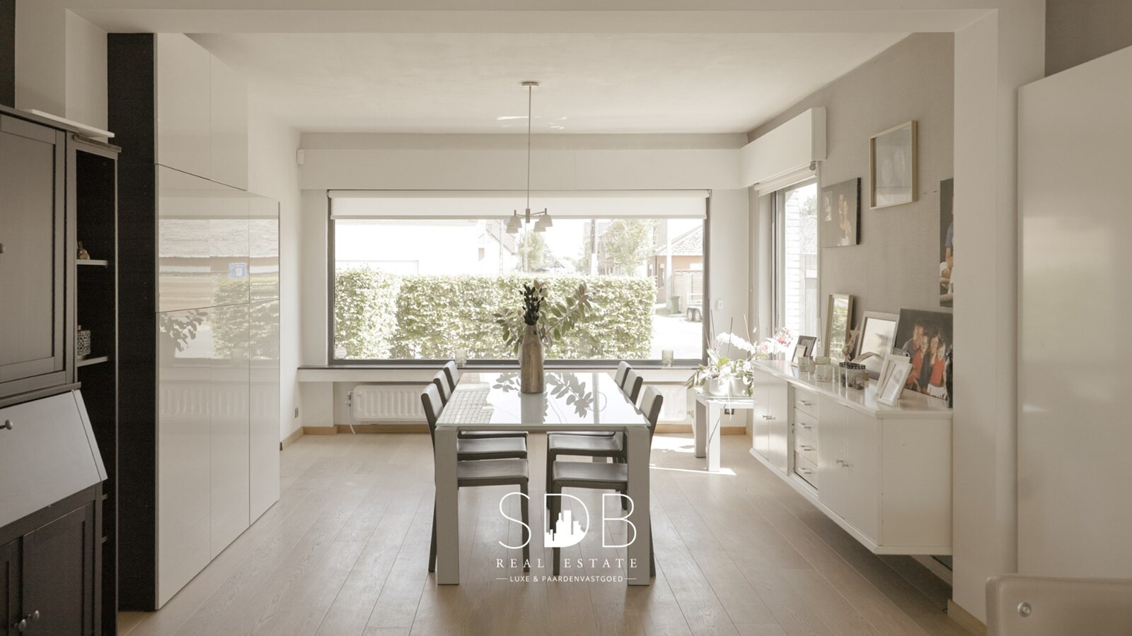 Prachtige hedendaagse villa met gezinstuin en zwembad op 1.387m² 