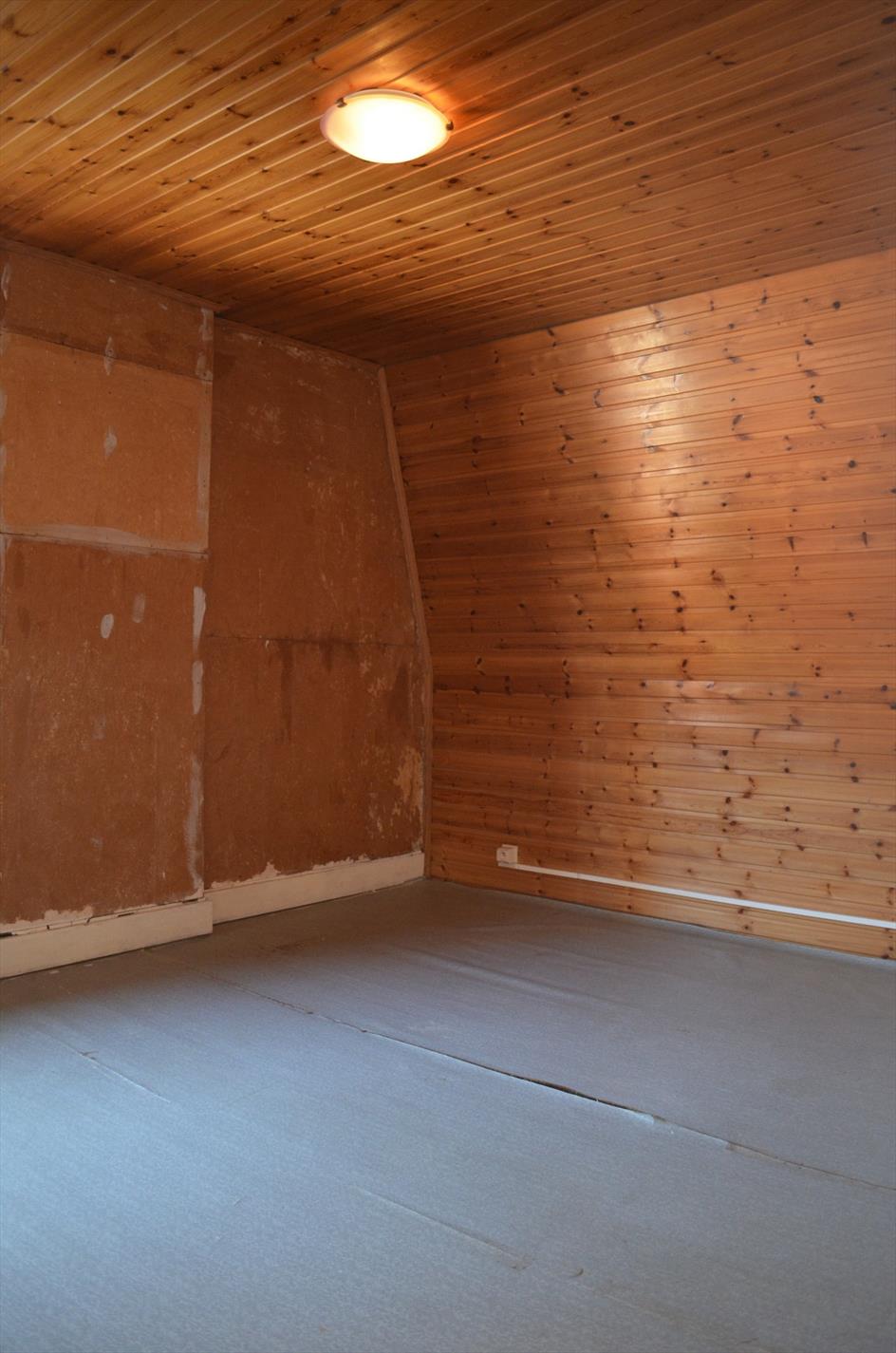 Te renoveren half open bebouwing gelegen te Bassevelde. 