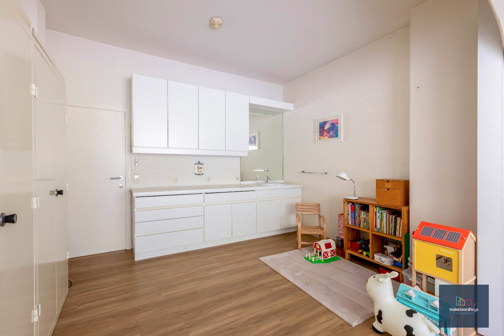 VERKOCHT ! Instapklare energiezuinige handelswoning met tuin en garage 