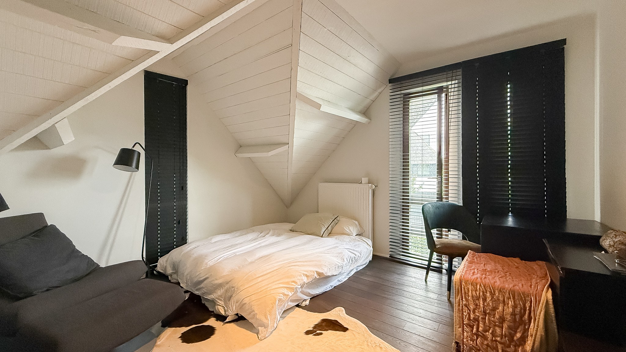 Architecturale villa - perfect voor een vrij beroeper - gelegen in een residentiele wijk 